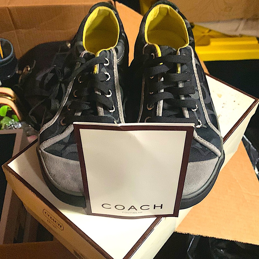 Women’s Coach Size 8 Black signature Vintage Sneakers.